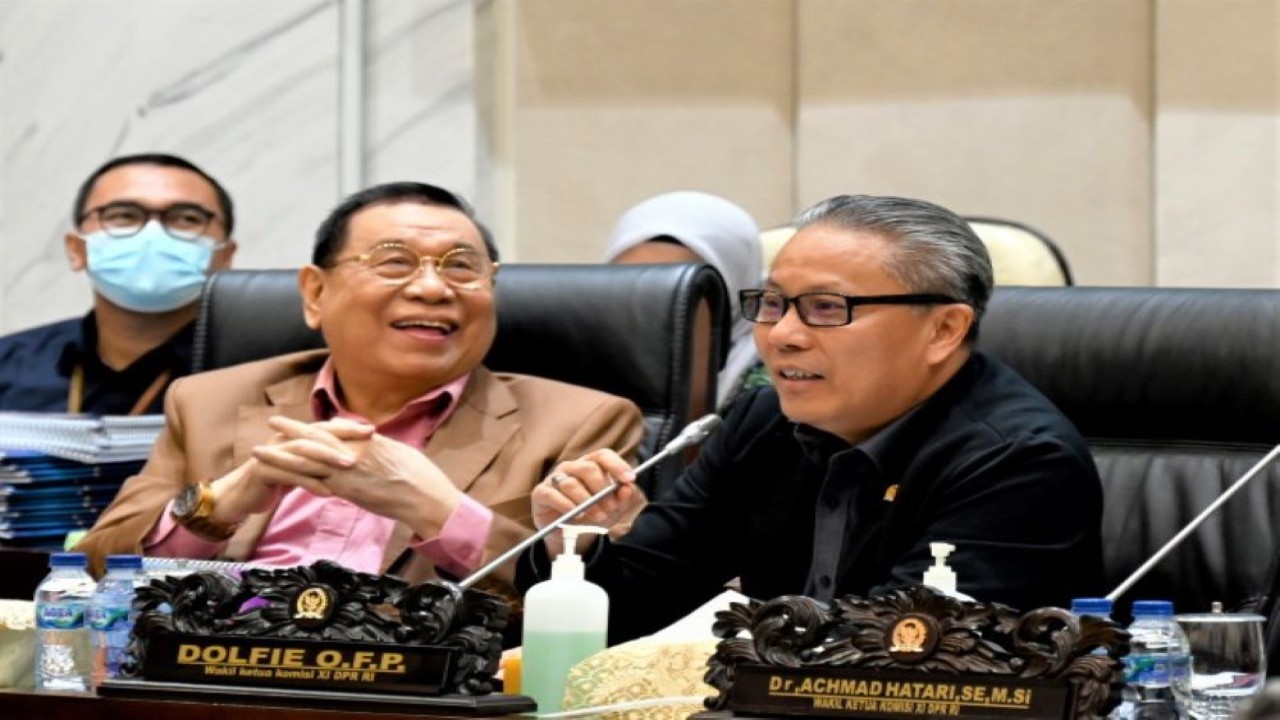 Wakil Ketua Komisi XI DPR RI Dolfie O.F.P. saat memimpin uji kepatutan dan kelayakan atau fit and proper test bagi Calon Deputi Gubernur Bank Indonesia (BI) pada Senin (13/2/2023) di Gedung Nusantara I Senayan Jakarta. (Tari/Man)