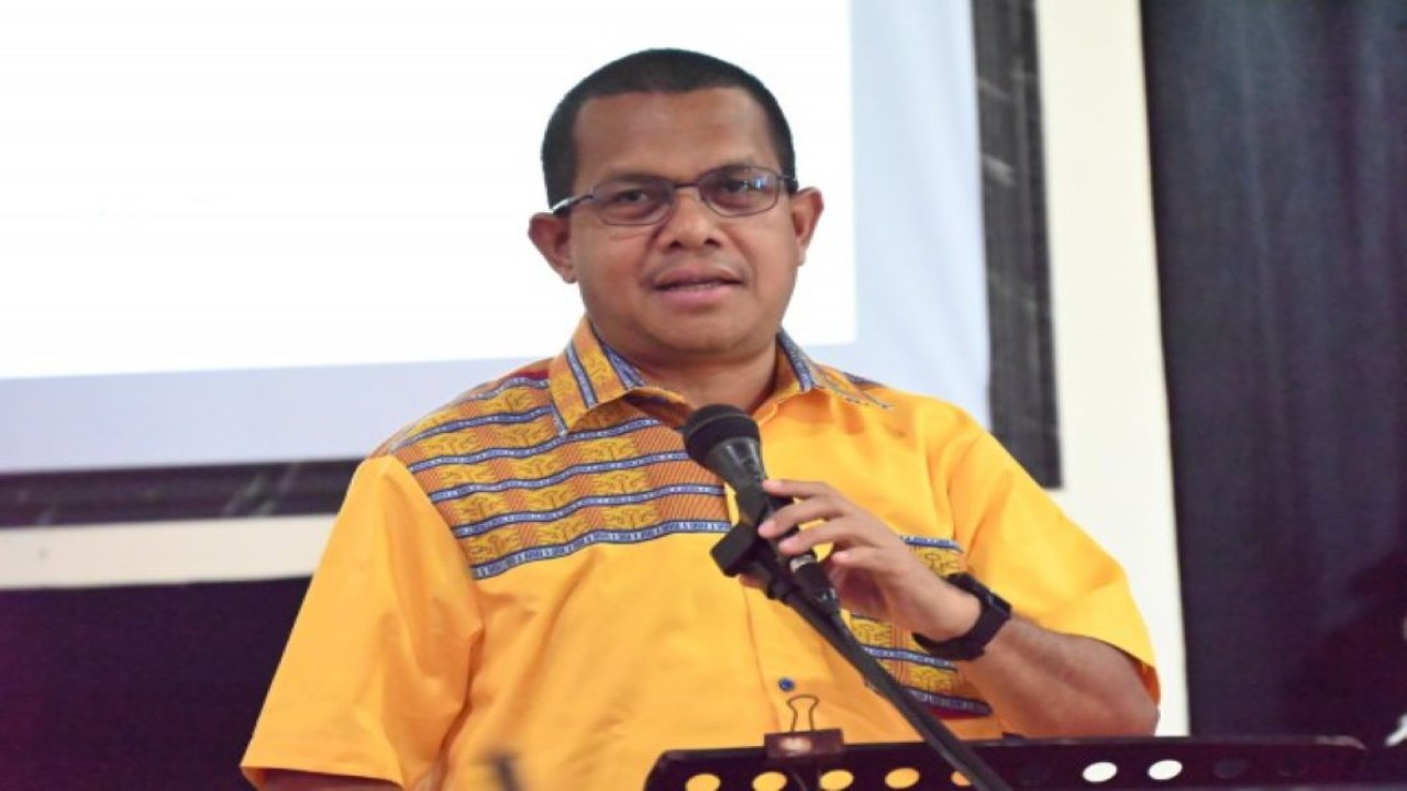 Wakil ketua Komisi IX DPR RI Emanuel Melkiades Laka Lena saat melakukan Sosialisasi Program JKN-KIS bersama BPJS Kesehatan, di Merauke, Provinsi Papua Selatan, Sabtu (18/2/2023). (Singgih/rni)