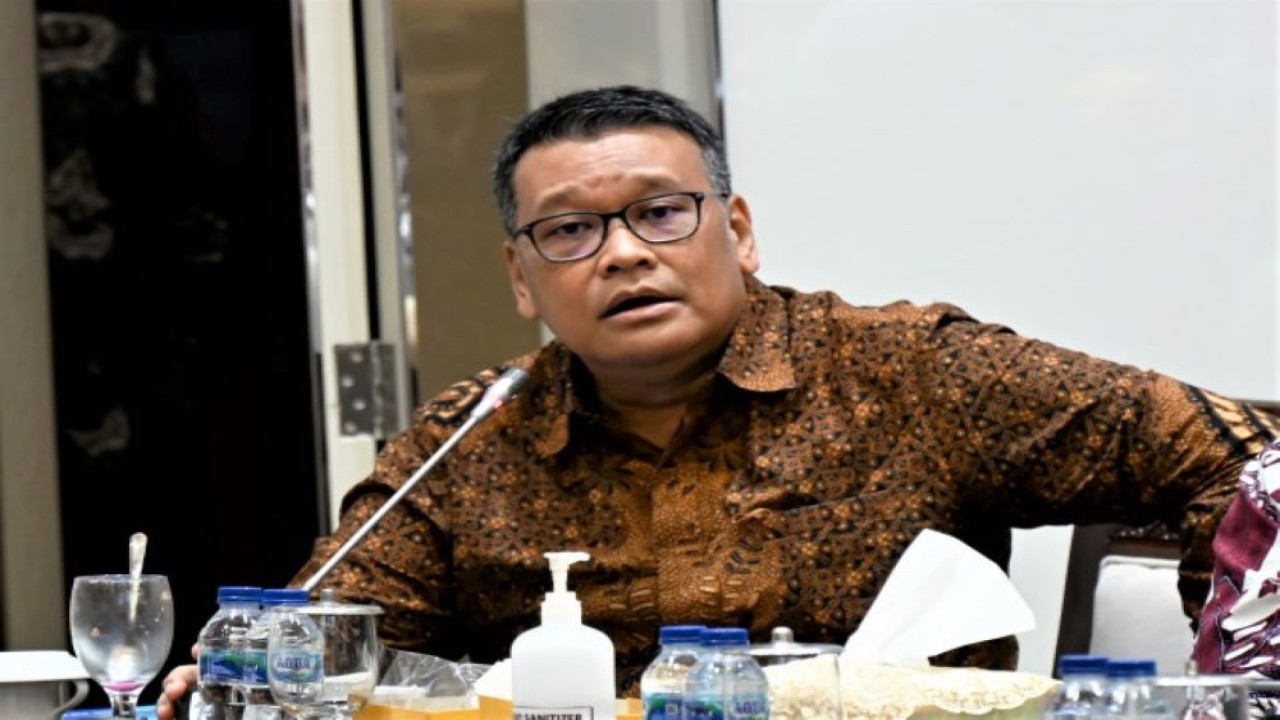 Anggota Komisi XI DPR RI, Eriko Sotarduga dalam Uji Kepatutan dan Kelayakan (fit and proper test) yang digelar di Ruang Rapat Komisi XI, Gedung Nusantara I, DPR RI, Senayan, Jakarta, Senin (13/2/2023). (Tari/Man)