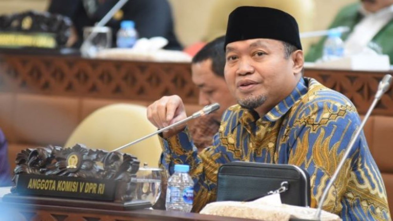 Anggota Komisi V DPR RI Hamid Noor Yasin saat mengikuti RDP Komisi V DPR RI di ruang rapat Komisi V, Gedung Nusantara, Senayan, Jakarta, Selasa (7/2/2023). (Arief/nr)