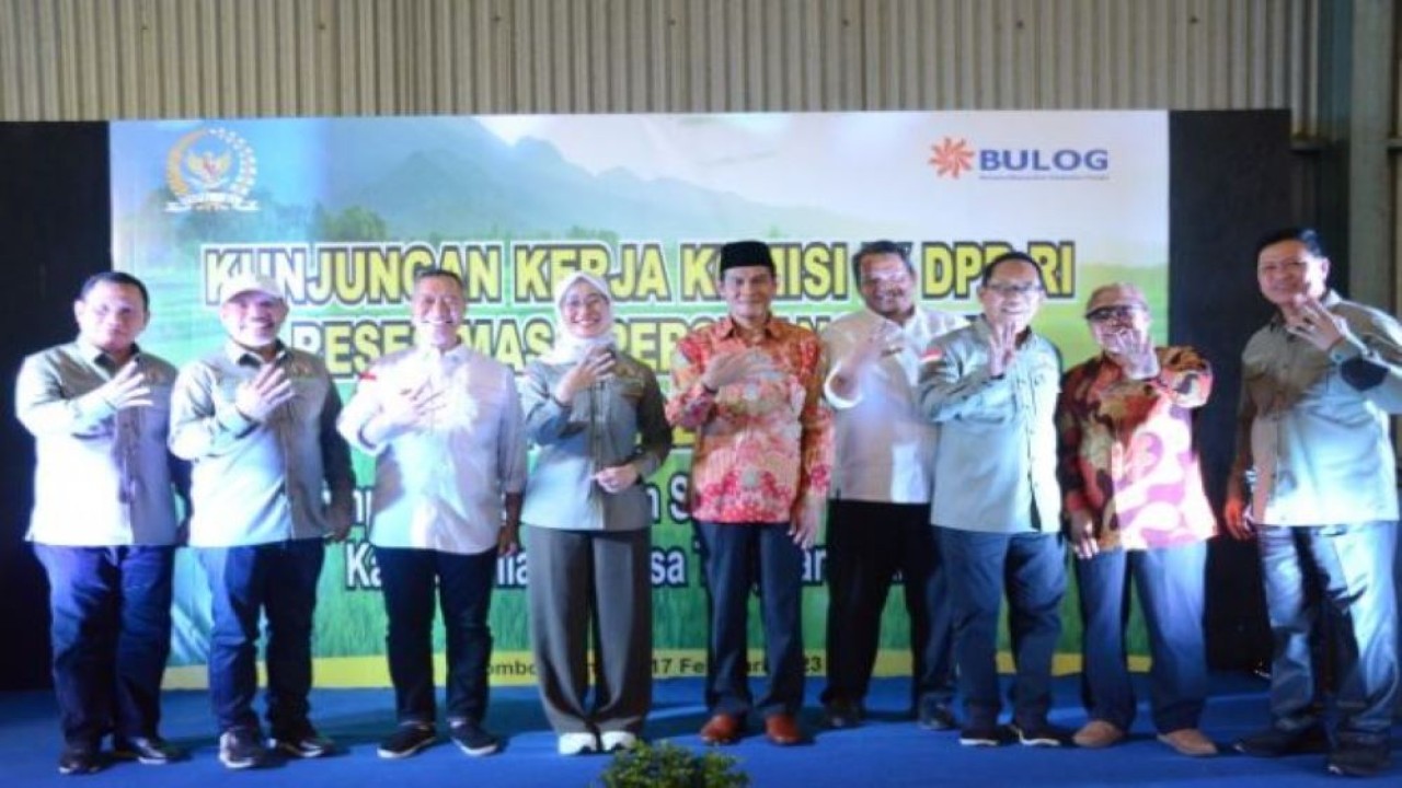 Anggota Komisi IV DPR RI I Made Urip pada sesi foto bersama usai melakukan Kunjungan Kerja (Kunker) Reses di Lombok, Provinsi NTB. (Anju/nr)