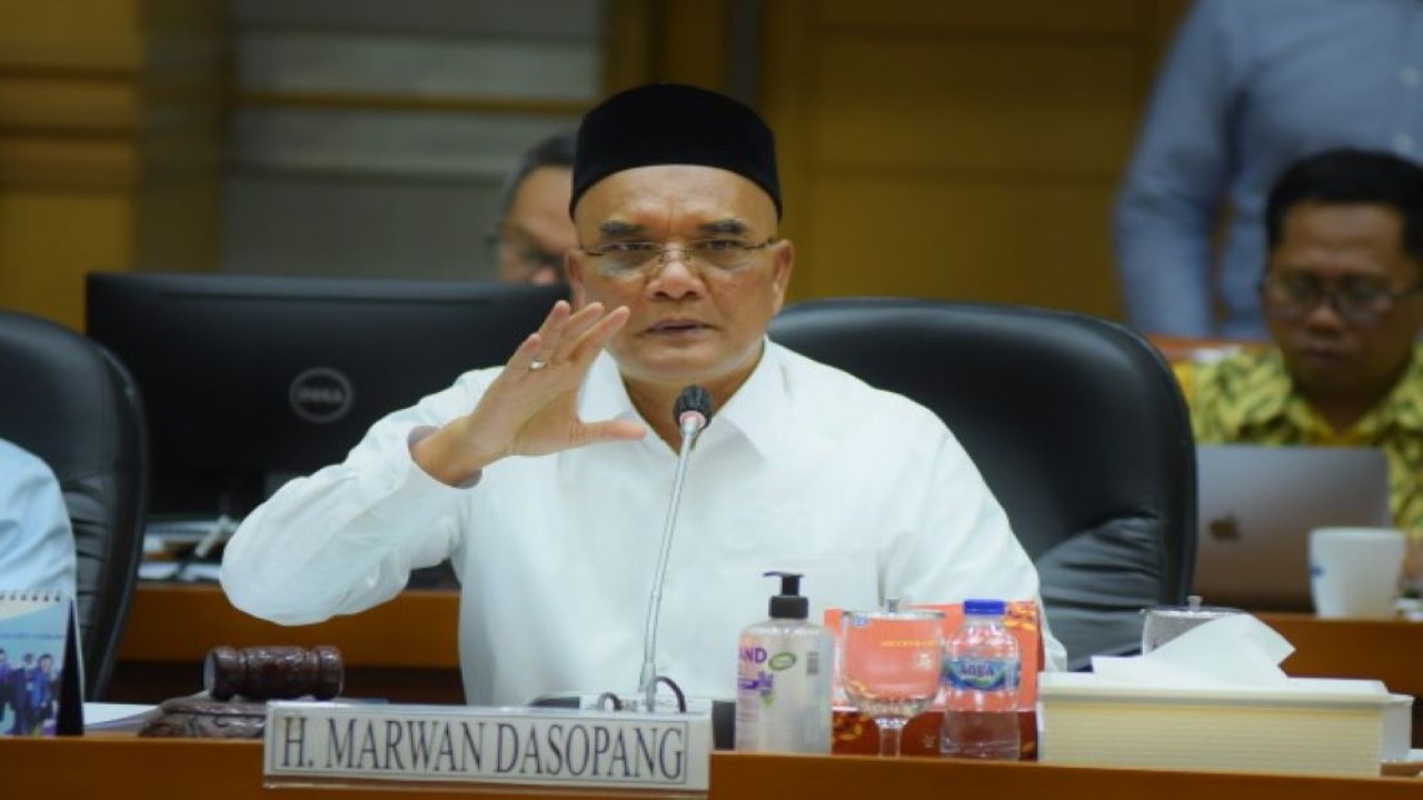 Wakil Ketua Komisi VIII DPR RI Marwan Dasopang saat rapat dengar pendapat dengan Dirjen Penyelenggaraan Haji dan Umrah Kementerian Agama di Kompleks Parlemen, Jakarta, Rabu (8/2/2023). (Runi/Man)