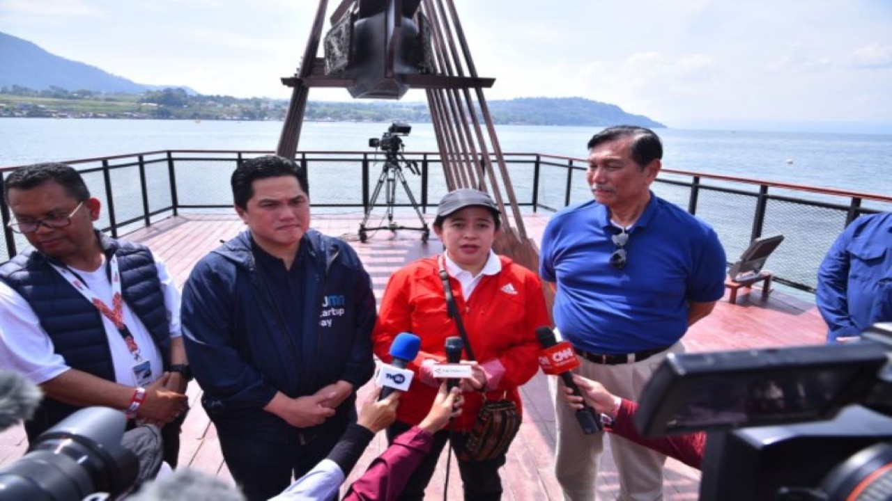 Ketua DPR RI Dr. (H.C.) Puan Maharani saat diwawacarai awak media usai menyaksikan F1 Powerboat World Championship 2023 di Sumatera Utara. (Kresno/nr)