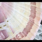 Rupiah melemah seiring pasar tunggu rilis data PDB nasional-1675657824