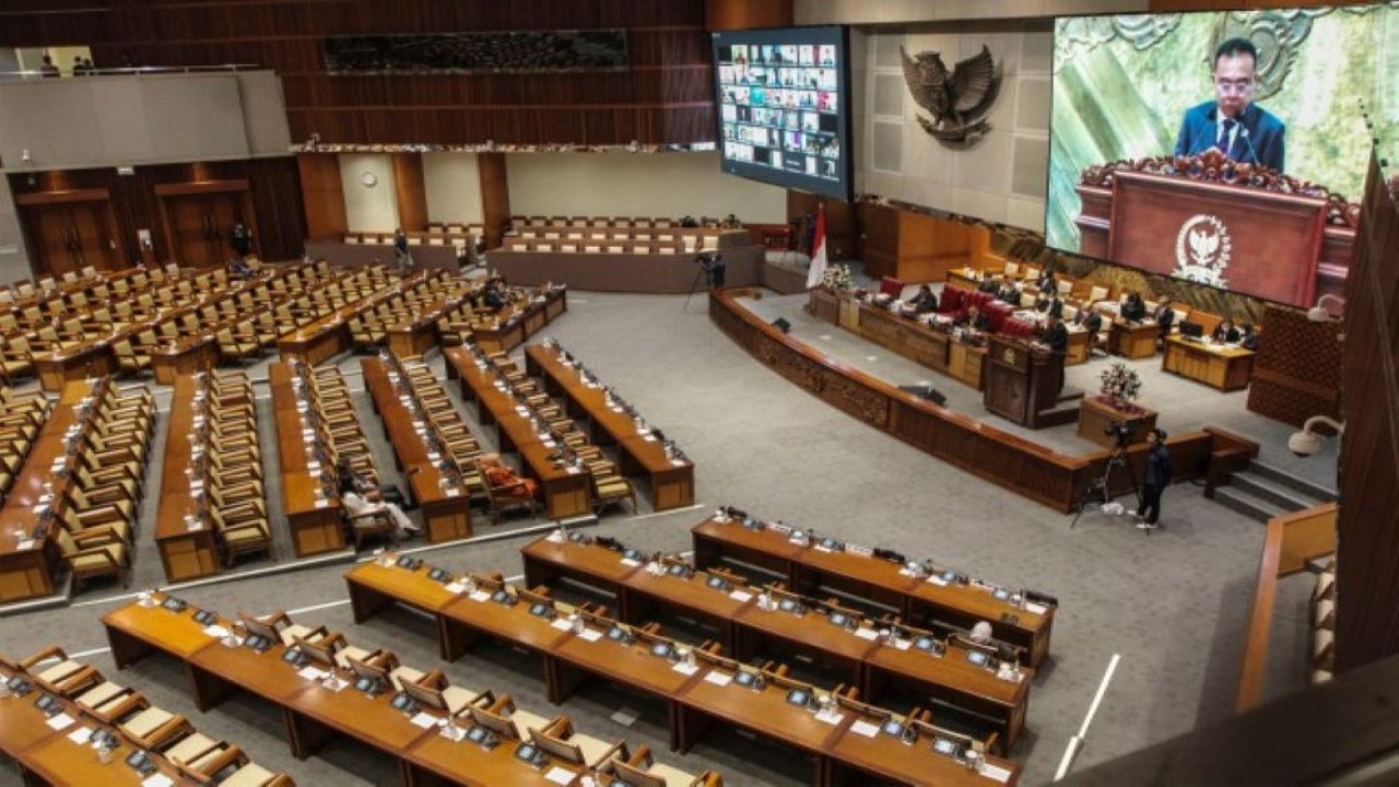 Wakil Ketua DPR RI Sufmi Dasco Ahmad saat berpidato pada Rapat Paripurna DPR penutupan masa sidang di Gedung Nusantara II, Senayan, Jakarta, Kamis (16/2/2023). (Mentari/nr)