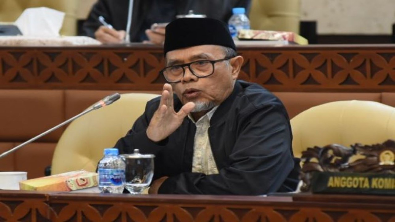 Anggota Komisi V DPR RI Thoriq Hidayat saat mengikuti Rapat Dengar Pendapat (RDP) di Gedung Nusantara DPR RI, Senayan, Jakarta, Rabu (8/2/2023). (Arief/nr)