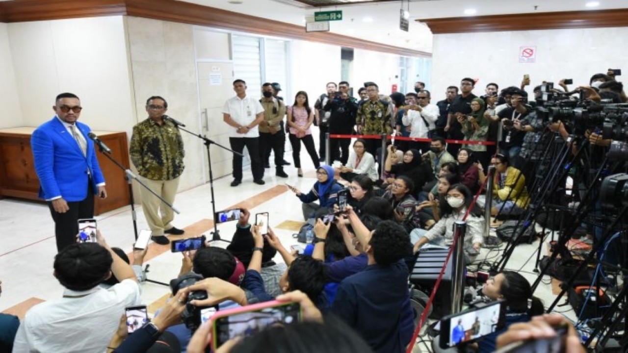 Wakil Ketua Komisi III DPR RI Ahmad Sahroni usai memimpin Rapat Dengar Pendapat Komisi III DPR dengan Menko Polhukam, Mahfud MD selaku Ketua Komite Koordinasi Nasional Pencegahan dan Pemberantasan TPPU, dan Kepala PPATK Ivan Yustiavandana dan jajarannya pada Rabu (29/3/2023). (Jaka/Man)