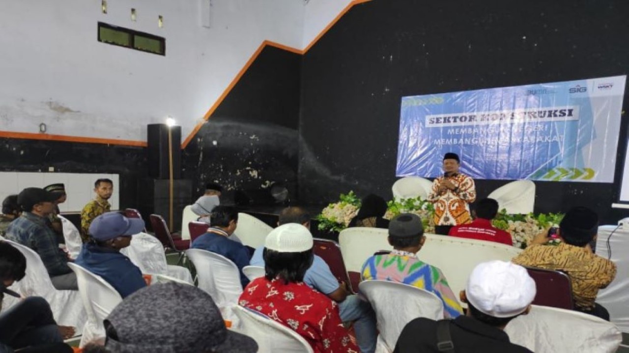 Anggota Komisi VI DPR RI Amin AK saat menjadi pembicara pada sosialisasi BUMN Sektor Konstruksi bertemakan 'Membangun Indonesia Berkelanjutan yang Aman dan Ramah Lingkungan', di Jember, Jawa Timur, Jumat (24/3/2023). (Ist/nr)