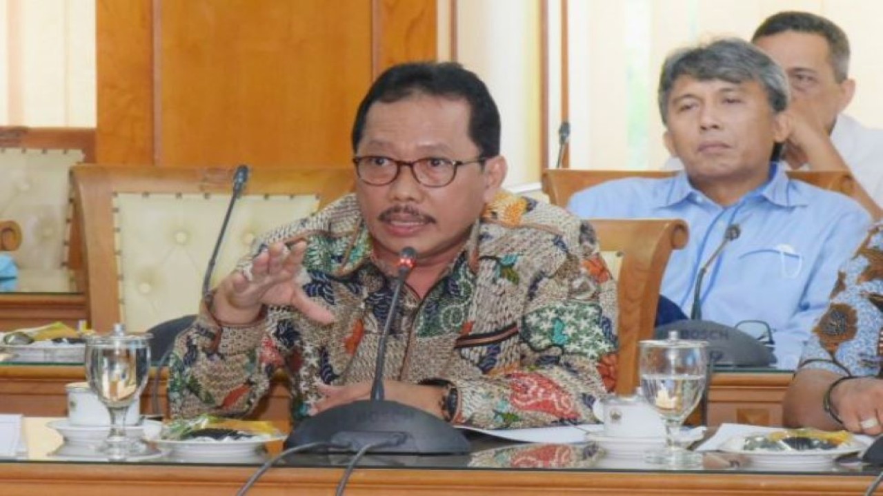 Anggota Komisi II DPR RI, Aminurokhman saat mengikuti pertemuan tim Kunjungan Kerja Spesifik Panja RUU Provinsi Jawa Tengah Komisi II DPR melakukan pertemuan ke Kanwil BPN Provinsi Jateng, Kamis (16/3/2023). (Kiki/nr)