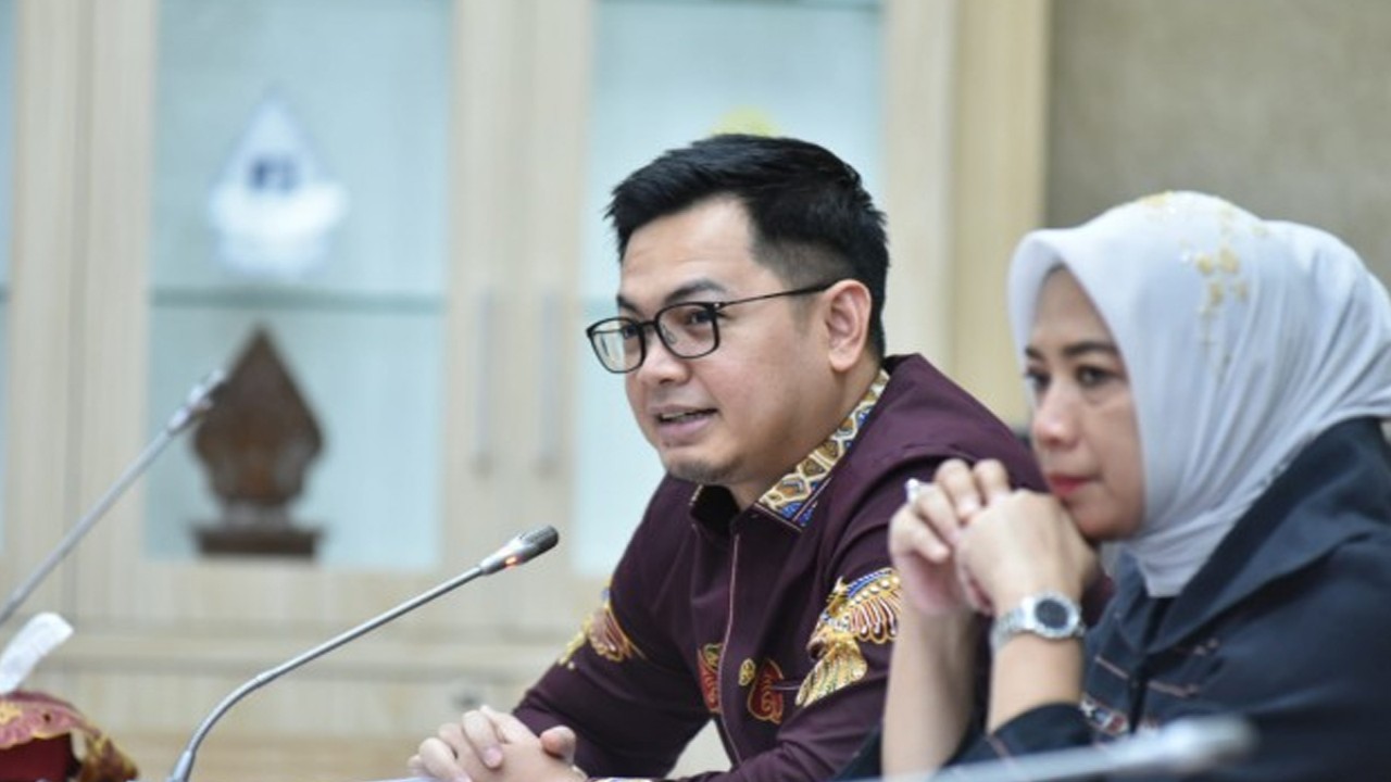 Anggota Komisi VI DPR RI Tommy Kurniawan dalam Rapat Dengar Pendapat (RDP) dengan Badan Keahlian DPR RI terkait finalisasi naskah akademik dan RUU tentang Perlindungan Konsumen, di Gedung Nusantara I, Senayan, Jakarta, Rabu (29/3/2023). Foto : Oji/Man