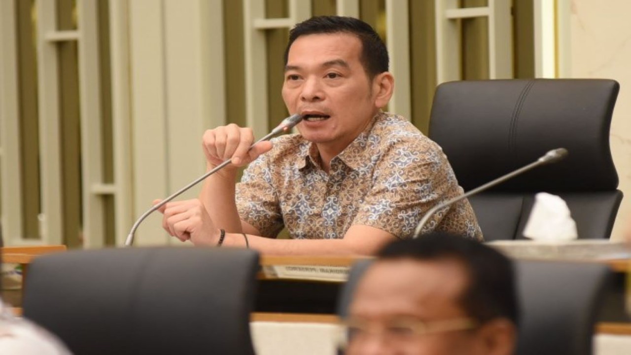 Anggota Komisi IV DPR RI Daniel Johan saat mengikuti rapat kerja. (Arief/rni)