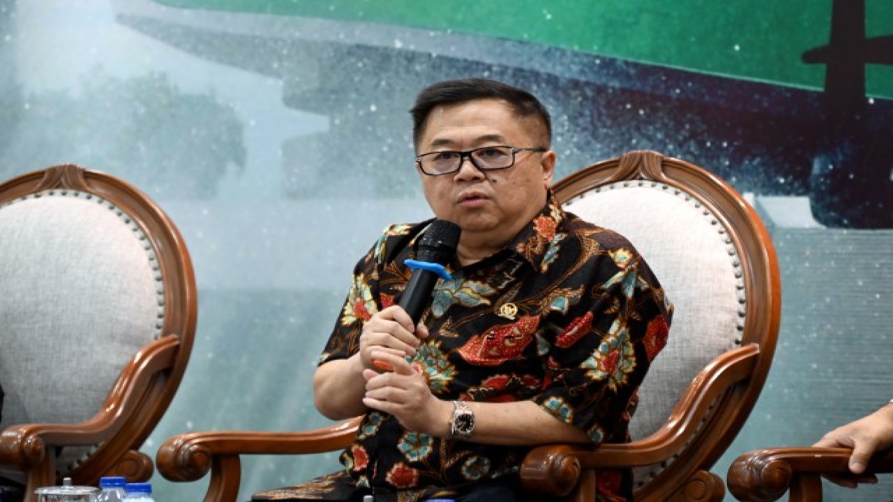 Anggota Komisi VI DPR RI Darmadi Durianto saat menjadi pembicara pada diskusi Forum Legislasi yang dilakukan di Gedung Nusantara III, Senayan, Jakarta, Selasa, (14/3/2023). Foto: Mentari/nr