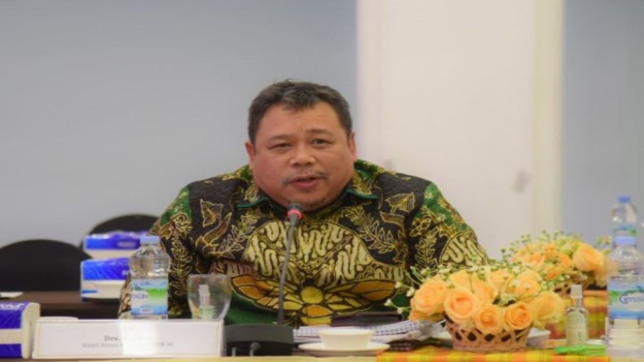Wakil Ketua Komisi XI DPR Fathan Subchi saat pertemuan dengan perwakilan Kementerian Keuangan, OJK, Bank dan stakeholder di Hotel Claro, Makassar, Sulawesi Selatan, Sabtu (4/3/2023). (Safitri/nr)