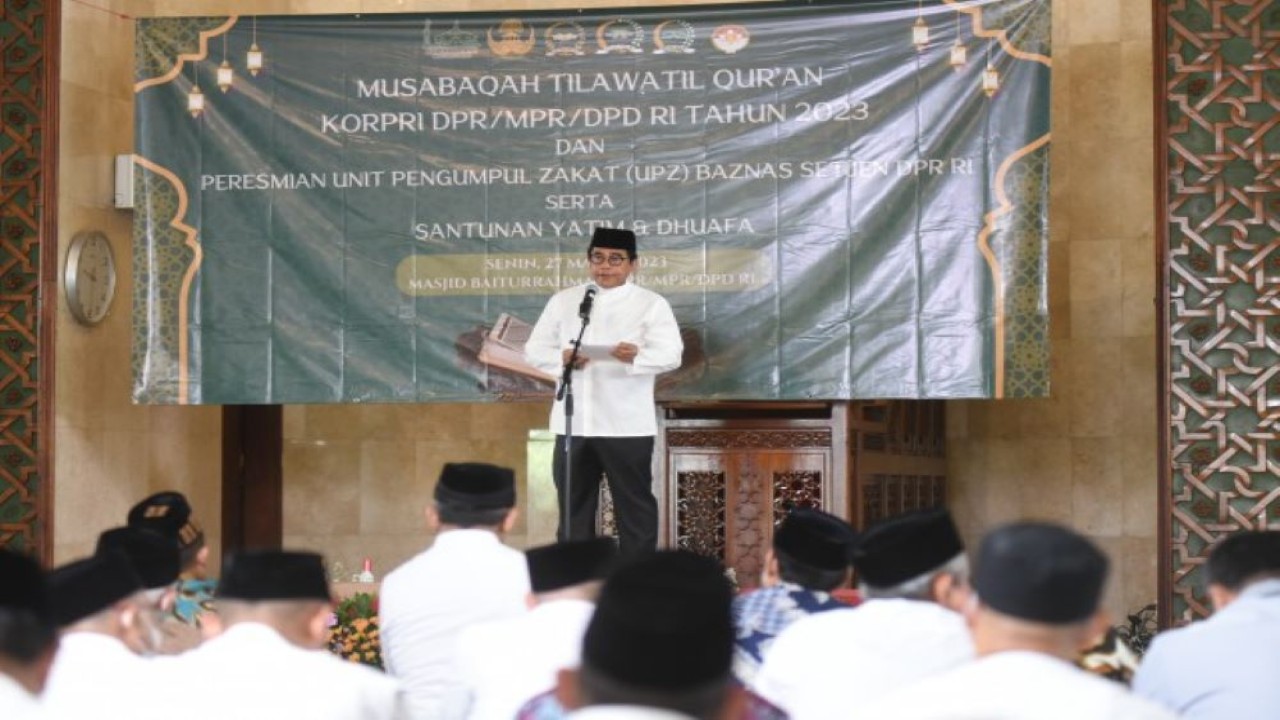 Sekretaris Jenderal DPR RI Indra Iskandar saat memberikan sambutan peresmian UPZ Baznas Setjen DPR RI, di Masjid Baiturrahman, Kompleks Parlemen, Senayan, Jakarta, Senin (27/3/2023). (Jaka/mr)