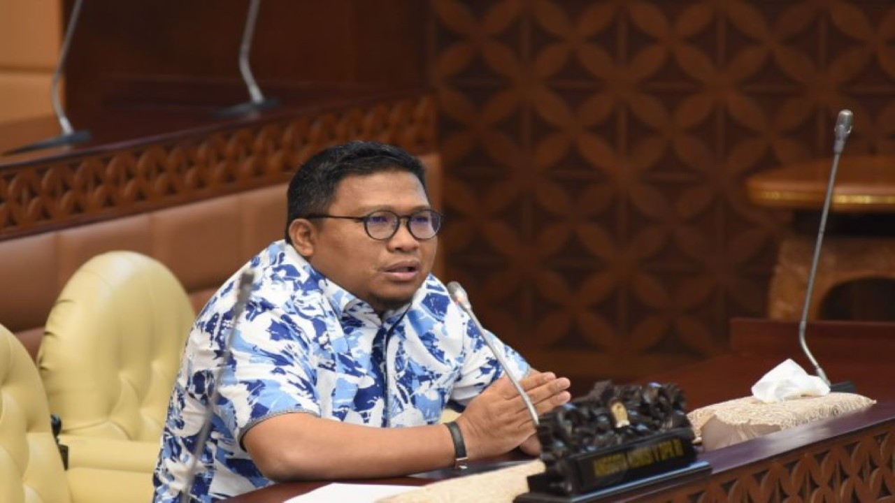 Anggota Komisi V DPR RI Irwan saat RDP Komisi V DPR RI dengan Kepala BPJT Kementerian PUPR, dengan agenda pembahasan mengenai permasalahan pengelolaan jalan tol di Gedung Nusantara DPR RI, Senayan, Jakarta, Selasa (28/3/2023). (Arief/Man)