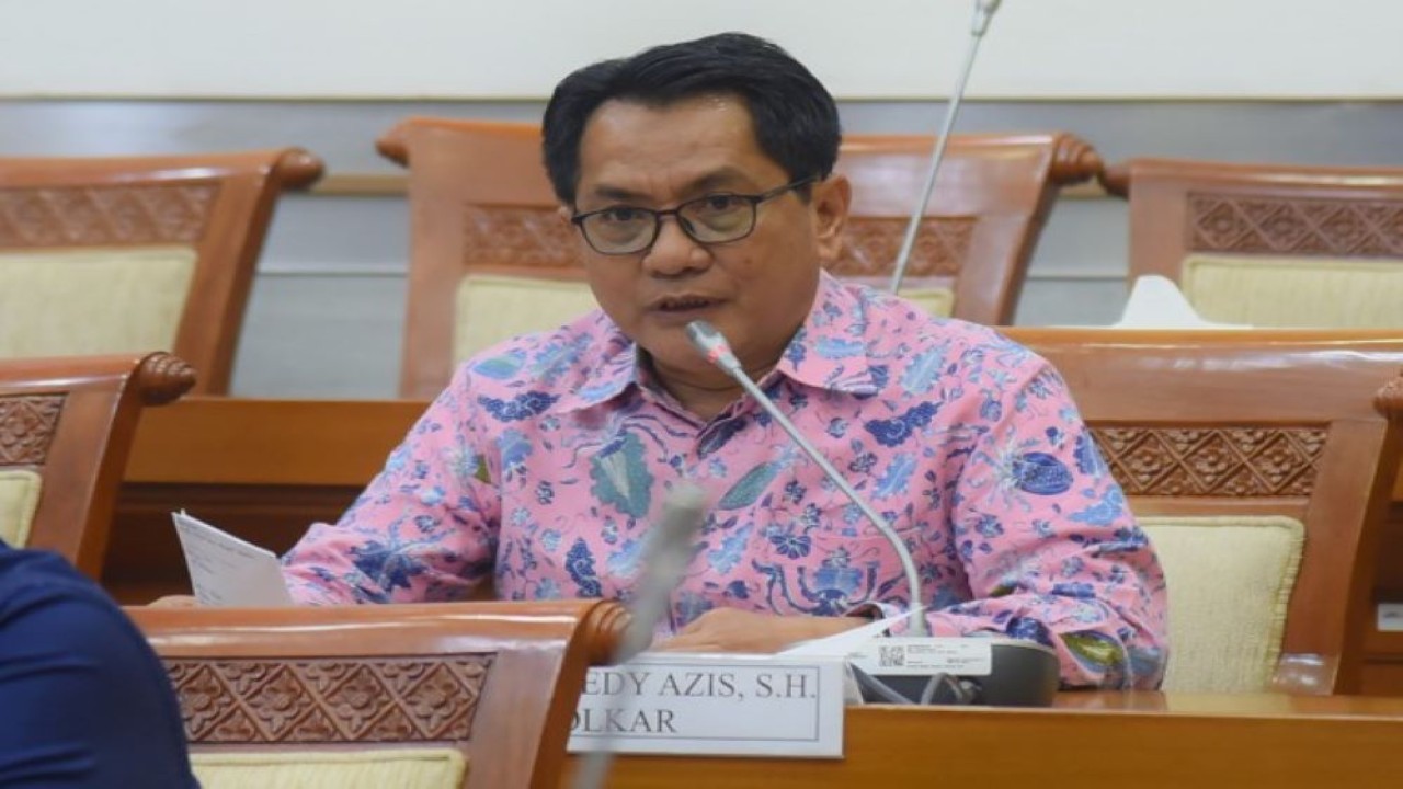 Anggota Komisi VIII DPR RI John Kenedy Azis saat mengikuti rapat dengan Menteri Agama di Gedung DPR, Jakarta, Senin (27/3/2023). (Runi/nr)