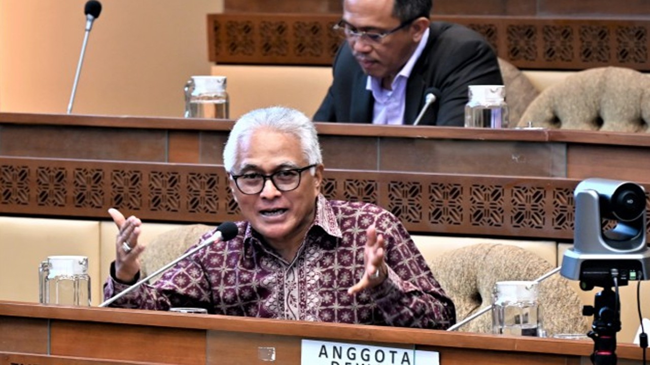 Anggota Komisi II DPR RI Guspardi Gaus dalam Rapat Kerja Tingkat I Komisi II dengan Menteri dalam Negeri dan Menteri Hukum dan HAM, di Senayan, Rabu (15/3/2023). Foto: Tari/Man