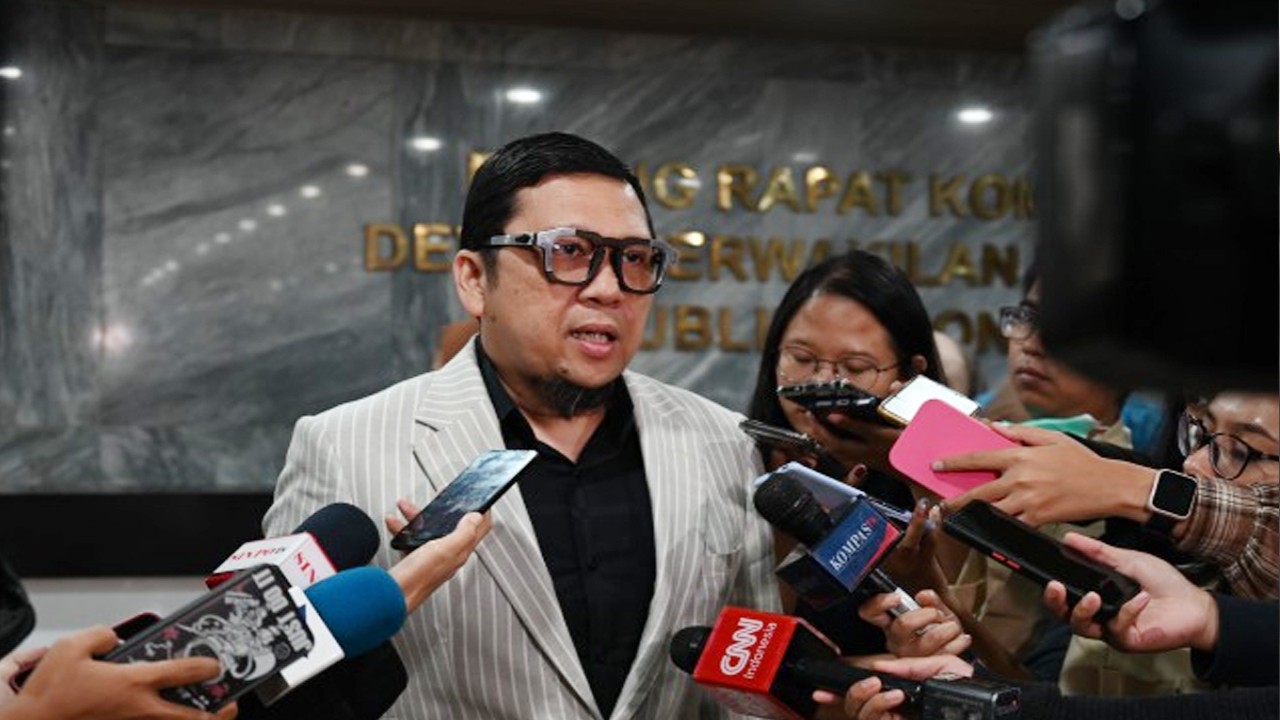 Ketua Komisi II DPR RI, Ahmad Doli Kurnia usai membuka acara Sosialisasi Penyusunan Naskah Akademik dan RUU Penyesuaian Kabupaten/Kota di Gedung Nusantara, Senayan, Jakarta, Rabu (15/3/2023). Foto: Tari/