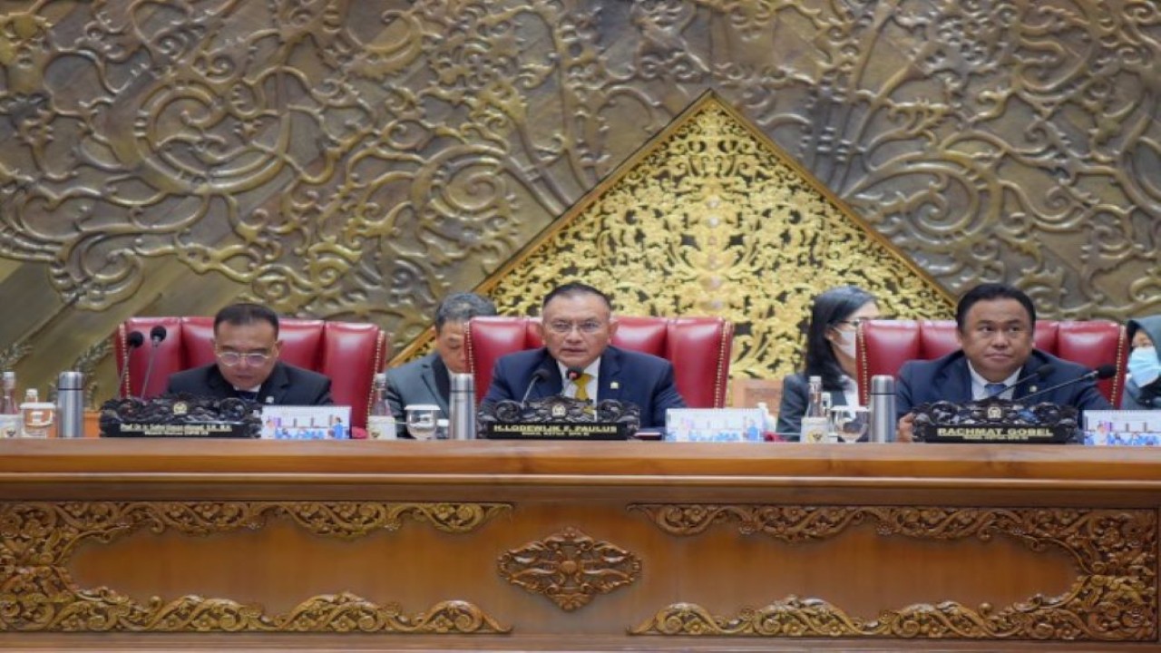 Wakil Ketua DPR RI Lodewijk Freidrich Paulus dalam Rapat Paripurna Pembukaan Masa Sidang IV Tahun Sidang 2022-2023 yang diselenggarakan di Nusantara II, DPR RI, Senayan, Jakarta, Selasa (14/3/2023). (Runi/Man)