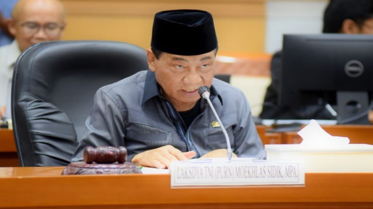 Wakil Ketua Komisi VIII Laksdya TNI (Purn) Moekhlas Sidik saat memimpin RDP dengan Direktur Jenderal Penyelenggaraan Haji dan Umrah (PHU) Kementerian Agama RI di Gedung DPR RI, Kamis (30/3/2023). (Jaka/Man)