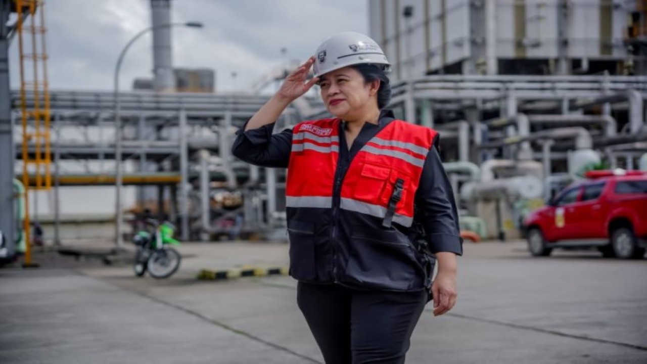 Ketua DPR RI Dr. (H.C.) Puan Maharani saat meninjau pabrik dan gudang PT Pupuk Sriwidjaja (Pusri) Palembang. (Geraldi/nr)