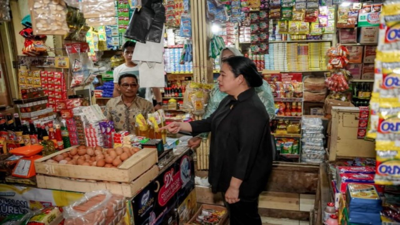 Ketua DPR RI Dr. (H.C.) Puan Maharani saat mengunjungi Pasar Indralaya di Kabupaten Ogan Ilir. (Geraldi/nr)