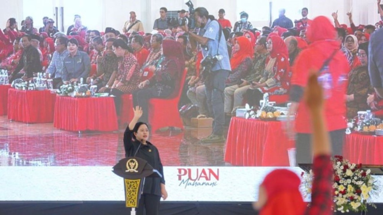 Ketua DPR RI Dr. (H.C.) Puan Maharani saat memberikan pidato diela-sela agenda meresmikan Grha Bung Karno di Klaten, Jawa Tengah. (Ist/nr)