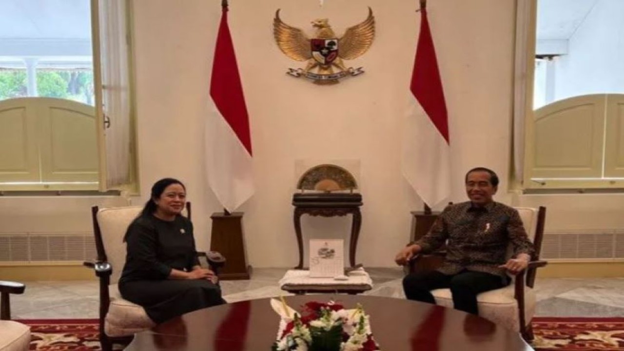 Ketua DPR RI Dr. (H.C.) Puan Maharani bertemu dengan Presiden RI Joko Widodo (Jokowi) di Istana Kepresidenan Jakarta, Jumat (24/3/2023). (Humas DPR RI)