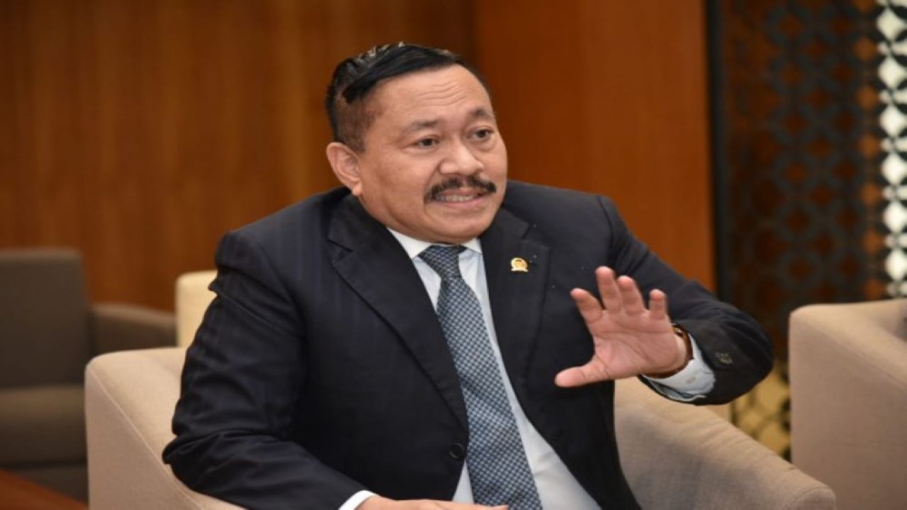 Anggota DPR RI Sartono saat konferensi pers untuk forum 'Roundtable Discussion on the Myanmar Crisis and ASEAN Issues and the Role of Indonesia and Parliamentarians' di Nusantara II, Senayan, Jakarta, Jumat (3/3/2013). (Oji/nr)