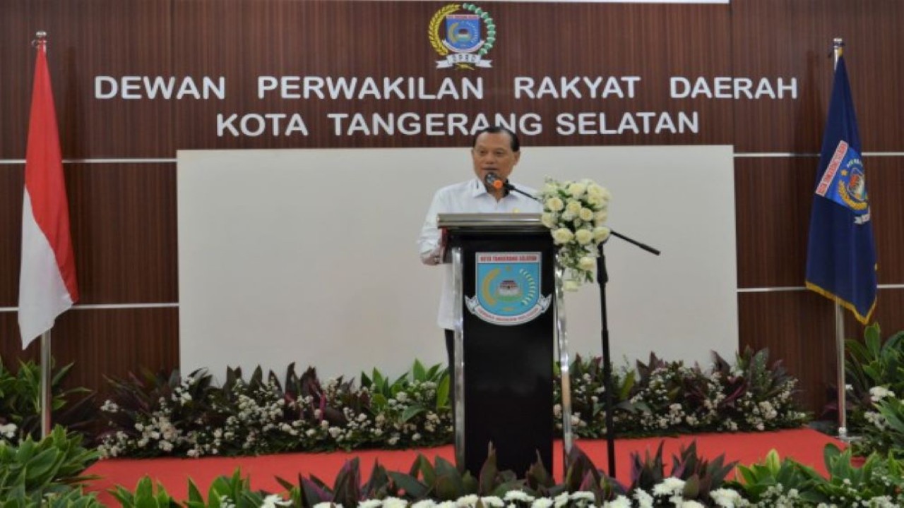 Ketua Mahkamah Kehormatan Dewan (MKD) DPR RI Adang Darajatun dalam sosialisasi ke DPRD Tangerang Selatan, Selasa (4/4/2023). (Ayu/Man)