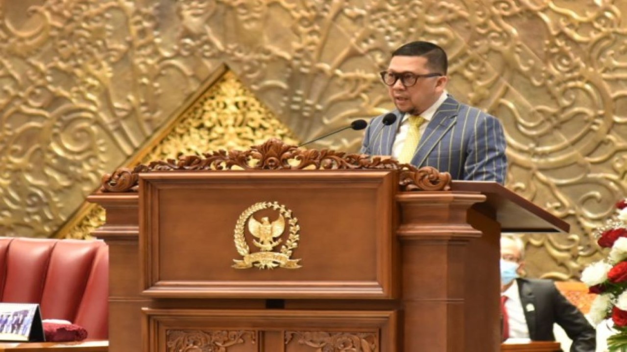 Ketua Komisi II DPR RI Ahmad Doli Kurnia Tandjung ketika membacakan laporan Komisi II di Gedung Nusantara II, Senayan, Jakarta, Selasa (4/4/2023). (Oji/Man)