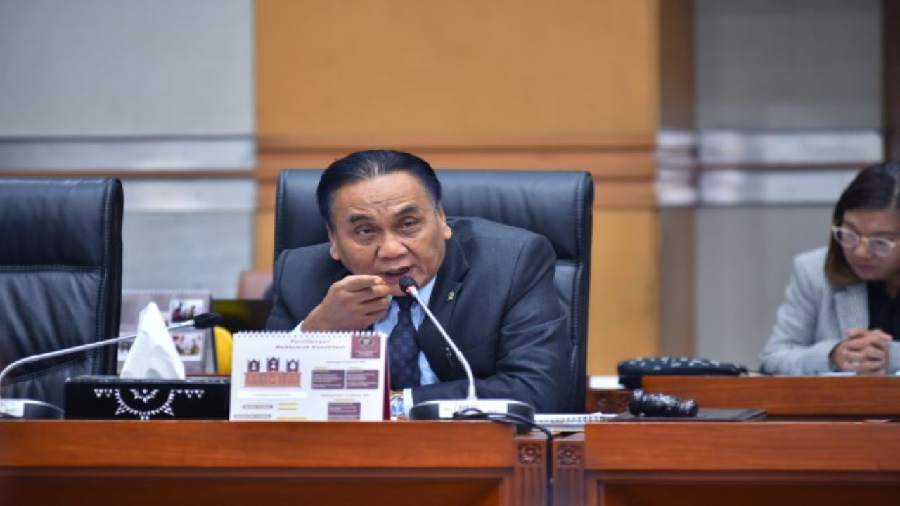 Ketua Komisi III DPR RI Bambang Wuryanto dalam Rapat Kerja Komisi III dengan Menkopolhukam Mahfud MD, Menteri Keuangan Sri Mulyani, dan Kepala PPATK Ivan Yustiavandana saat membahas Pencegahan dan Pemberantasan TPPU terkait transaksi janggal Rp349 triliun di lingkungan Kementerian Keuangan di Gedung Nusantara II, Jakarta, Selasa, (11/4/2023). (Eno/Man)