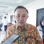 Deputi Bidang KSPK BKKBN, Nopian Andusti didampingi Kepala BKKBN Provinsi Kepri, Rohina. (Ogen)-1681878135