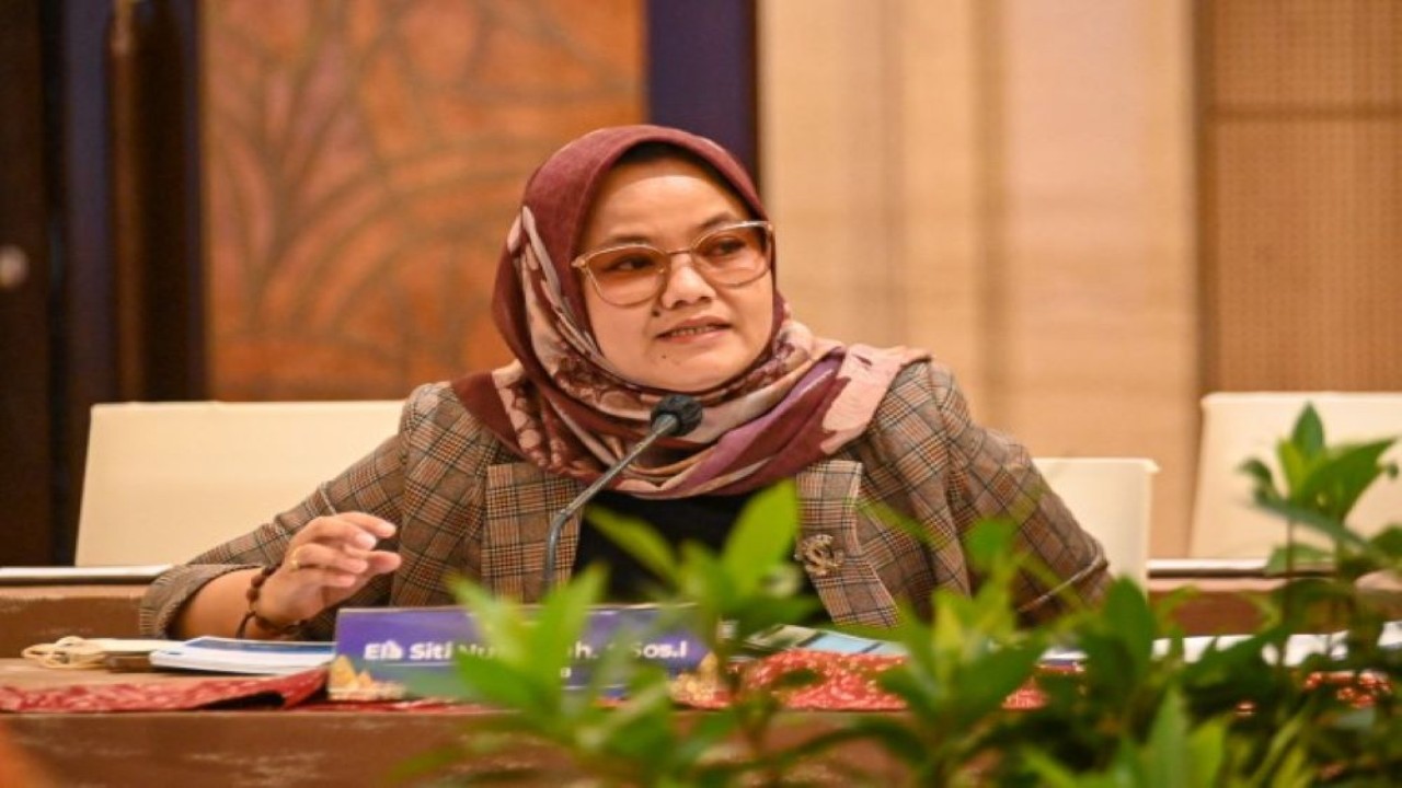 Anggota Komisi XI DPR RI Ela Siti Nuryamah saat mengikuti pertemuan dalam Kunjungan Kerja Spesifik (Kunspik) Komisi XI DPR RI ke Provinsi Jawa Tengah, Kamis (6/4/2023). (Ridwan/nr)