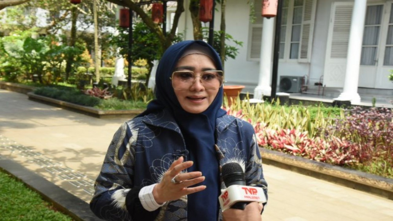 Anggota Komisi X DPR RI Lisda Hendrajoni saat melakukan kunjungan kerja ke Purwakarta di Purwakarta, Jabar, Jumat (14/4/2023). (Devi/Man)