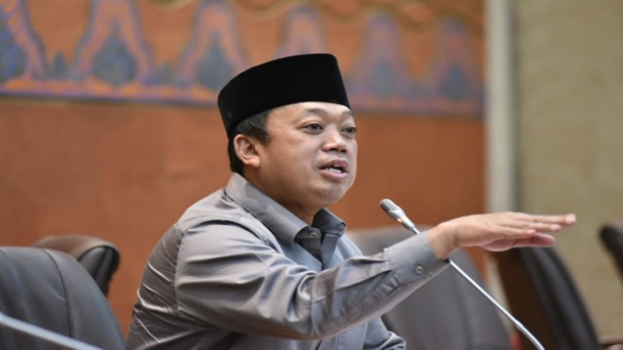 Anggota Komisi VI DPR RI Nusron Wahid dalam RDP dengan Direktur Utama PT Garuda Indonesia (Persero), PT Pelayaran Nasional Indonesia (Persero), PT Kereta Api Indonesia (Persero), PT Citilink Indonesia, PT ASDP Indonesia Ferry (Persero), Perum Damri, di Gedung Nusantara I, Senayan, Jakarta, Senin (3/4/2023). (Oji/Man)