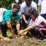 PLN bersama masyarakat Badung tanam 400 pohon sambut hari bumi-1681472188