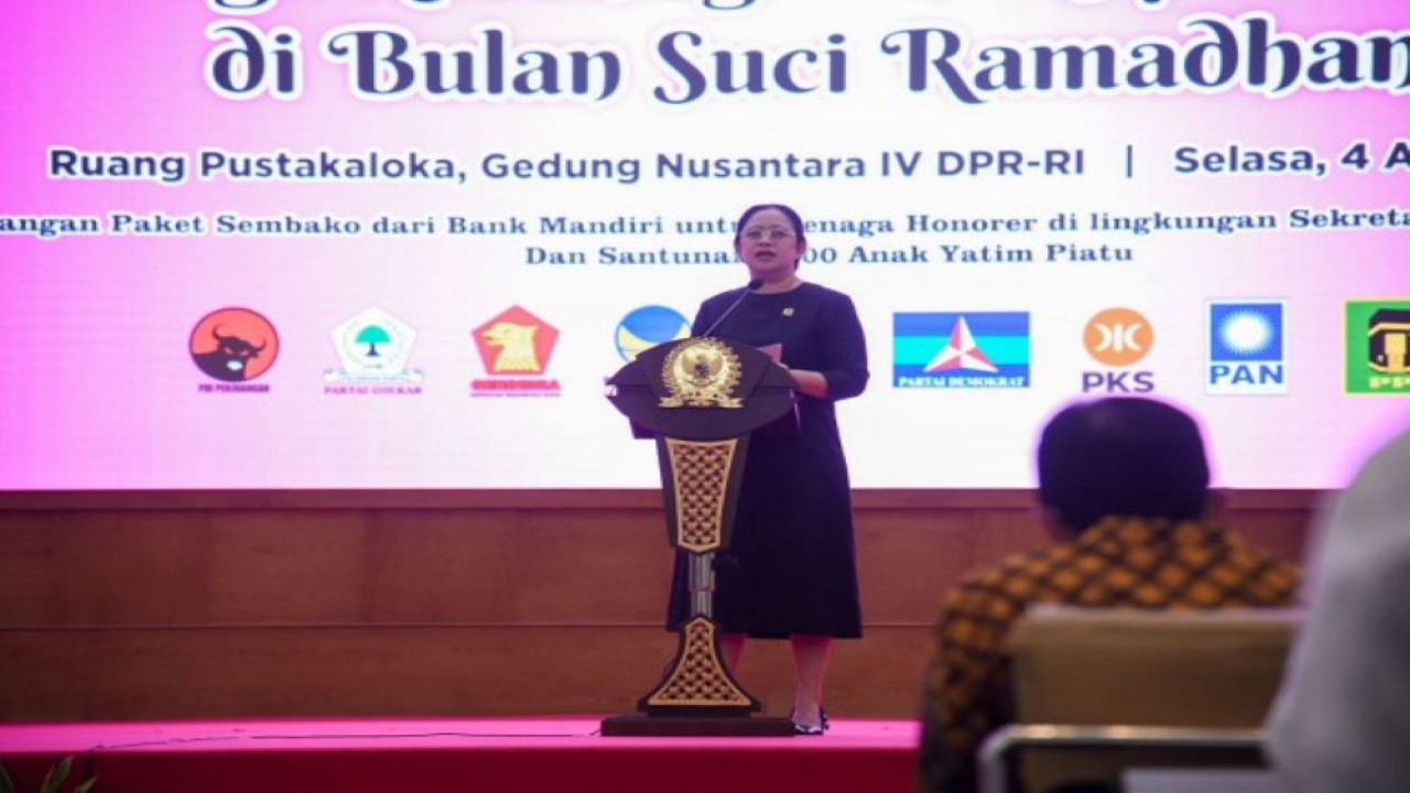 Ketua DPR RI Dr. (H.C.) Puan Maharani dalam sambutan acara Kegiatan Bakti Sosial Ramadan di Gedung Nusantara IV, Senayan, Jakarta, Selasa (4/4/2023). (Ger/Man)