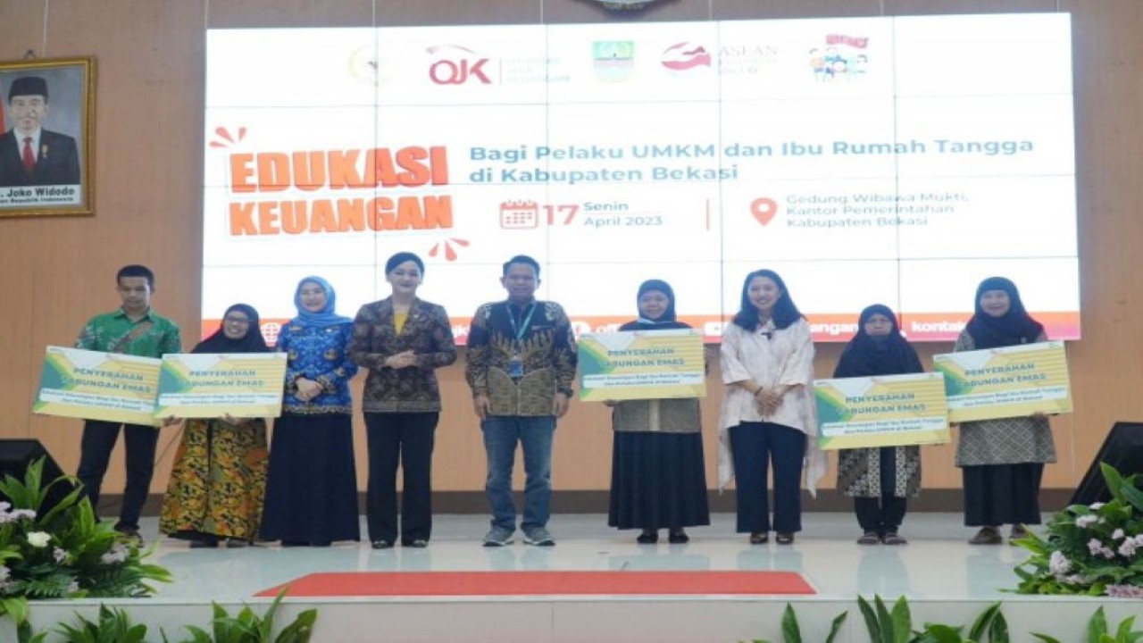 Anggota Komisi XI DPR RI Puteri Komarudin dalam kegiatan sosialisasi bersama OJK yang bertajuk Edukasi Keuangan bagi Pelaku UMKM dan Ibu Rumah Tangga di Kabupaten Bekasi, Senin (17/4/2023). (Ist/Man)