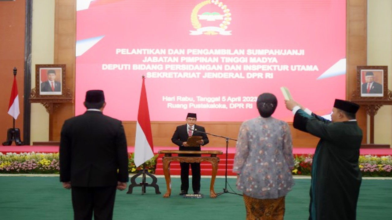 Sekretaris Jenderal DPR RI Indra Iskandar dalam agenda pelantikan dan pengambilan sumpah Jabatan Tinggi Madya di Ruang Pustaloka, Gedung Nusantara IV, Senayan, Jakarta, Rabu (5/4/2023). Foto : Runi/Man