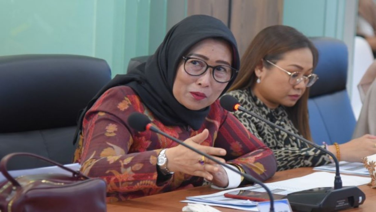 Anggota Komisi V DPR Sri Rahayu saat mengikuti Kunjungan Kerja Komisi V DPR di Kerawang, Jawa Barat, Jumat (14/4/2023). (Eki/nr)