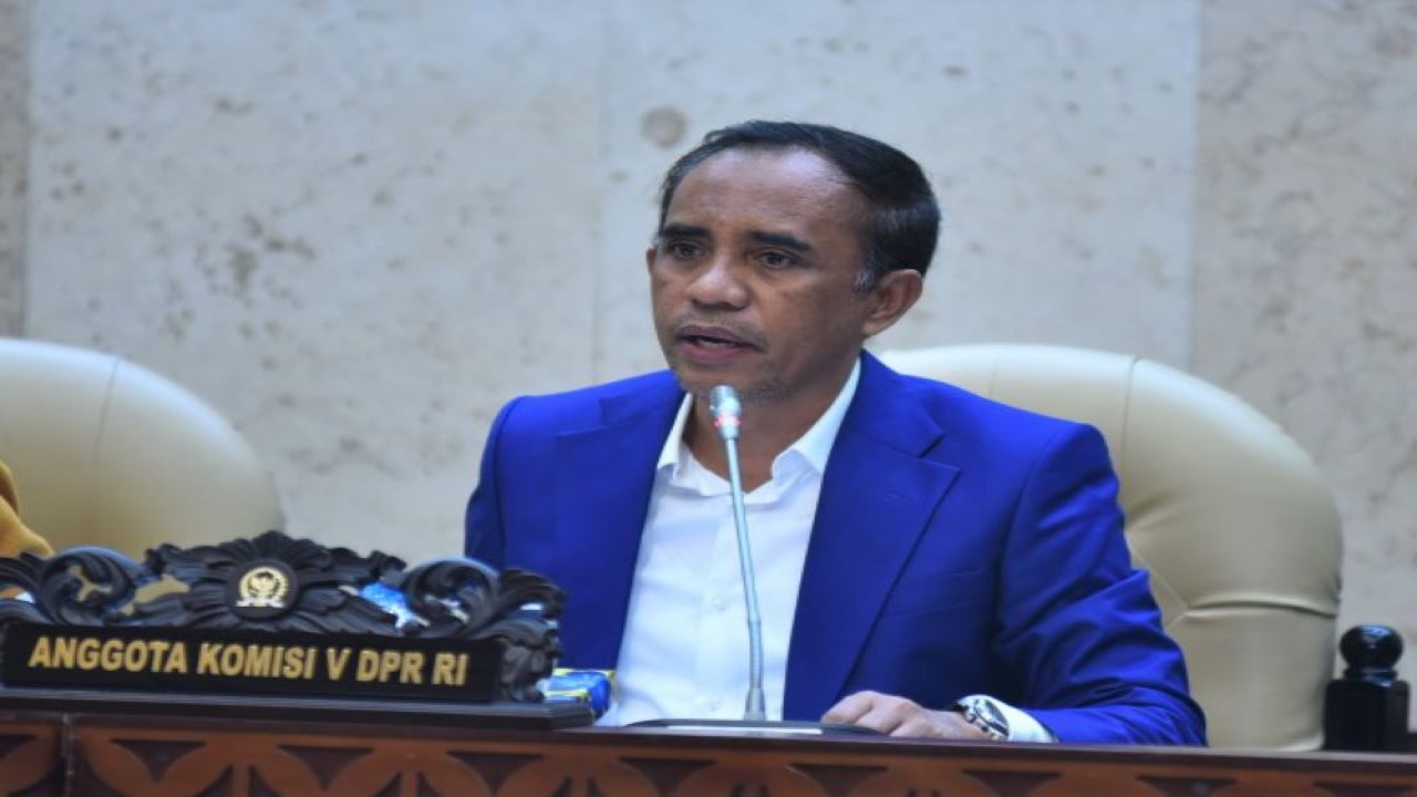 Anggota Komisi V DPR RI Anwar Hafid saat Rapat Kerja Komisi V DPR RI dengan Menteri Desa PDTT dengan agenda Evaluasi Pelaksanaan APBN Tahun 2023, di Gedung Nusantara DPR RI, Senayan, Jakarta, Selasa (30/5/2023). (Eno/Man)