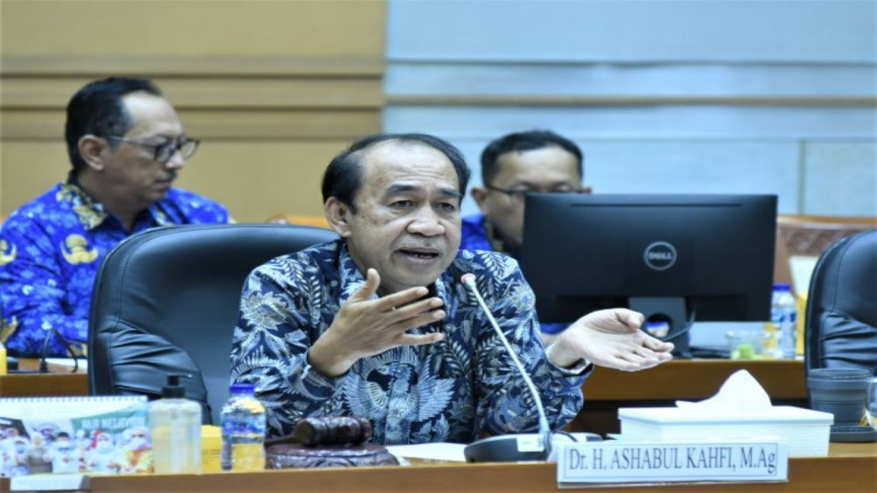 Ketua Komisi VIII DPR RI Ashabul Kahfi saat membacakan kesimpulan rapat di Gedung DPR RI, Senayan,Jakarta, Senin (22/5/2023). (Jaka/Man)