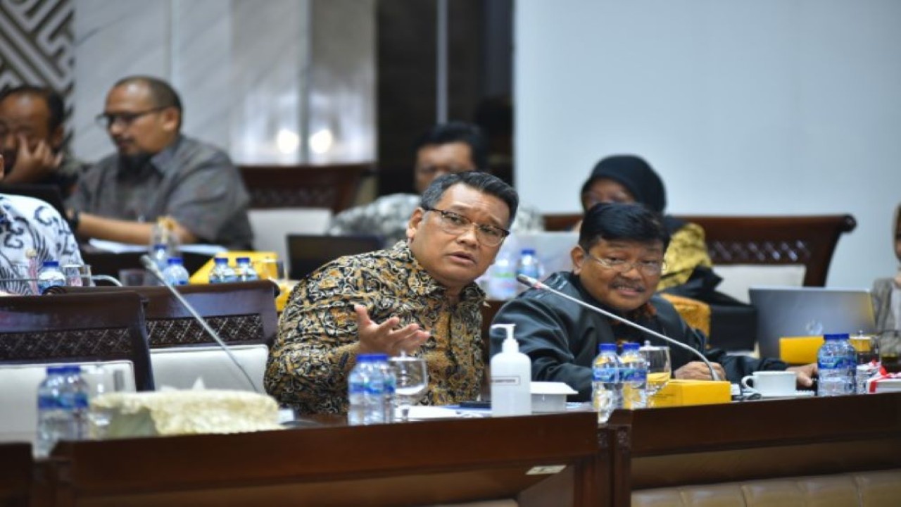 Anggota Komisi XI DPR RI Eriko Sotarduga saat mengikuti uji kelayakan dan kepatutan yang dilakukan Komisi XI DPR RI pada calon anggota BPK RI. (Kresno/nr)