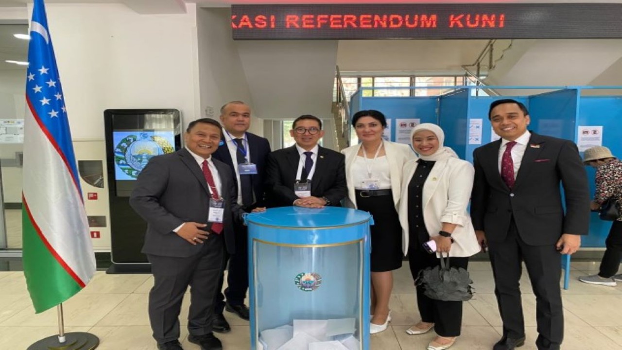 Ketua BKSAP DPR RI Fadli Zon saat diundang sebagai observer internasional pada Nationwide Referendum on Amendments to the Constitution of Uzbekistan di Tashkent, Uzbekistan, pada Minggu (30/4/2023). (Ist/nr)