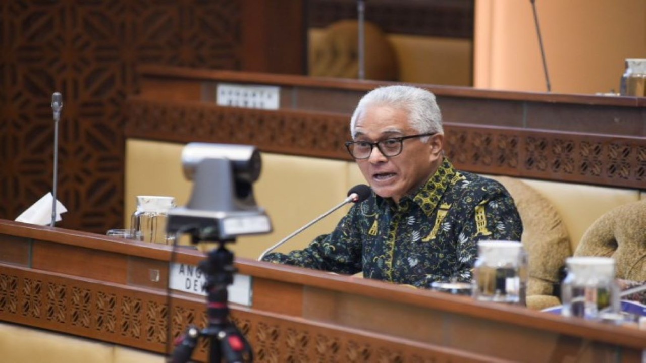 Anggota Komisi II DPR RI Guspardi Gaus saat mengikuti RDP Komisi II DPR dengan Kepala LAN, Kepala Arsip Nasional (ANRI), dan Kepala Ombudsman RI di Gedung Nusantara II, Senayan, Jakarta, Senin (29/5/2023). (Geraldi/nr)