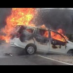 Mobil dibakar-1684887090