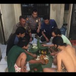 Polisi makan bareng tahanan-1683851486