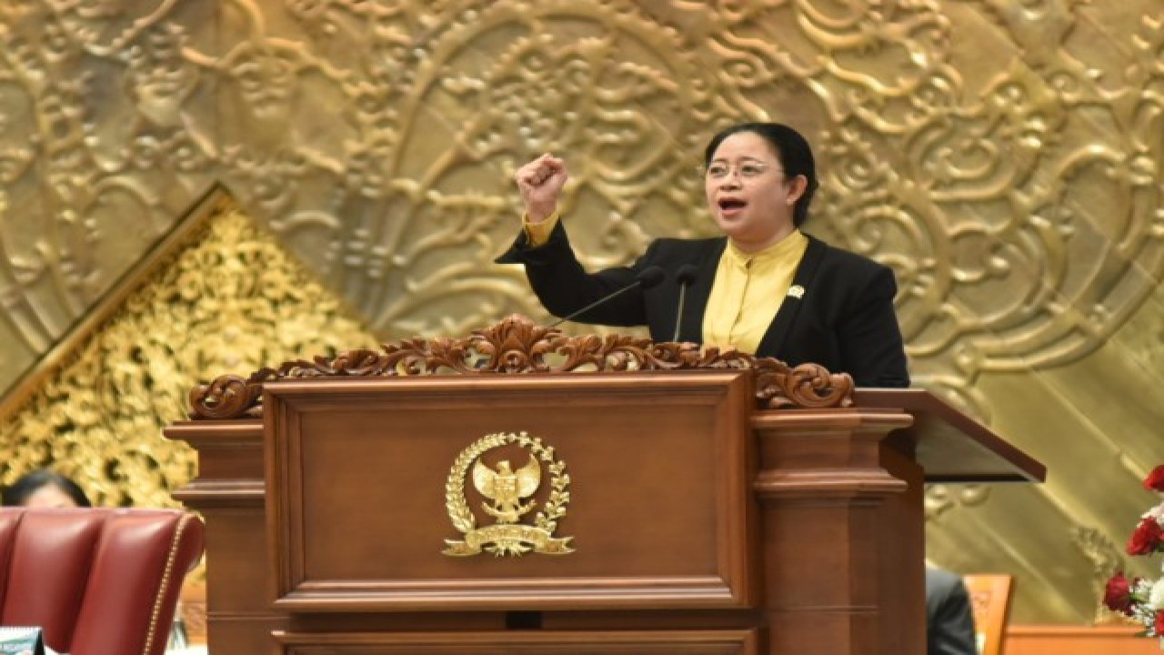 Ketua DPR RI Dr. (H.C) Puan Maharani saat pidato pembukaan Masa Sidang V, di Ruang Rapat Paripurna, Nusantara II, Senayan, Jakarta, Selasa (16/5/2023). (Oji/nr)