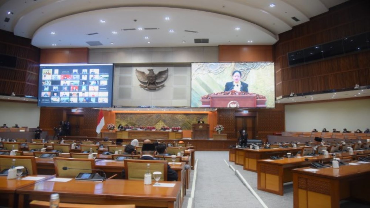 Ketua DPR RI Dr. (H.C) Puan Maharani saat pidato pembukaan Masa Sidang V, di Ruang Rapat Paripurna, Nusantara II, Senayan, Jakarta, Selasa (16/5/2023). (Runi/nr)